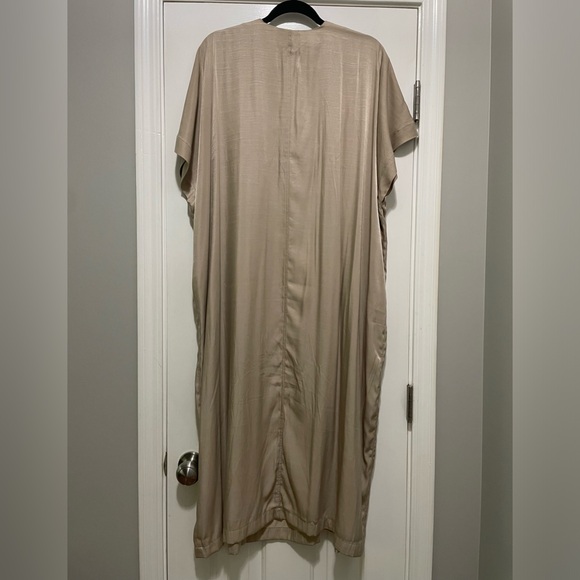 H&M Silky Kaftan MIDI Dress Beige NWOT - Picture 3 of 5